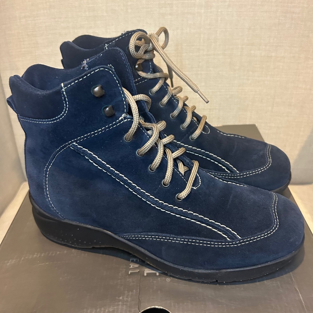 La Canadienne Trista Navy Suede Waterproof Boots Womens 7 W Made in Canada READ
